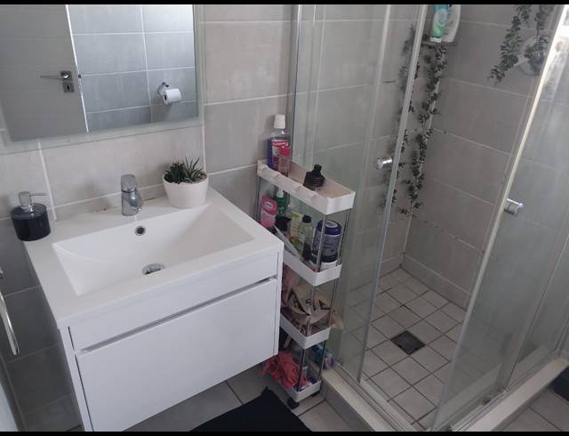 1 BEDROOM APARTMENT TO LET IN WILLOW PARK MANOR
